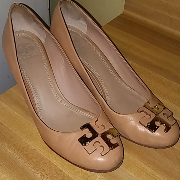 Tory Burch Shoes - Tory Burch Tan Brown Wedge Shoes (Sz. 10M)